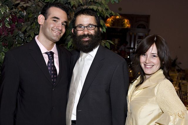 Ari winning service award from Rabbi & Peretz & Chanie Chein [Credit: Chabad at Brandeis]
